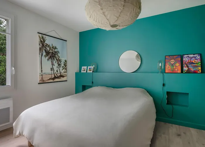 펜션 Maison Pour 8 - Piscine Chauffee - 100m De La *